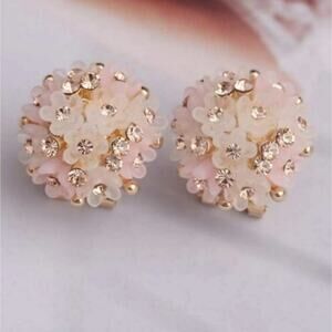 ♡Ella♡ Floral Post Earrings